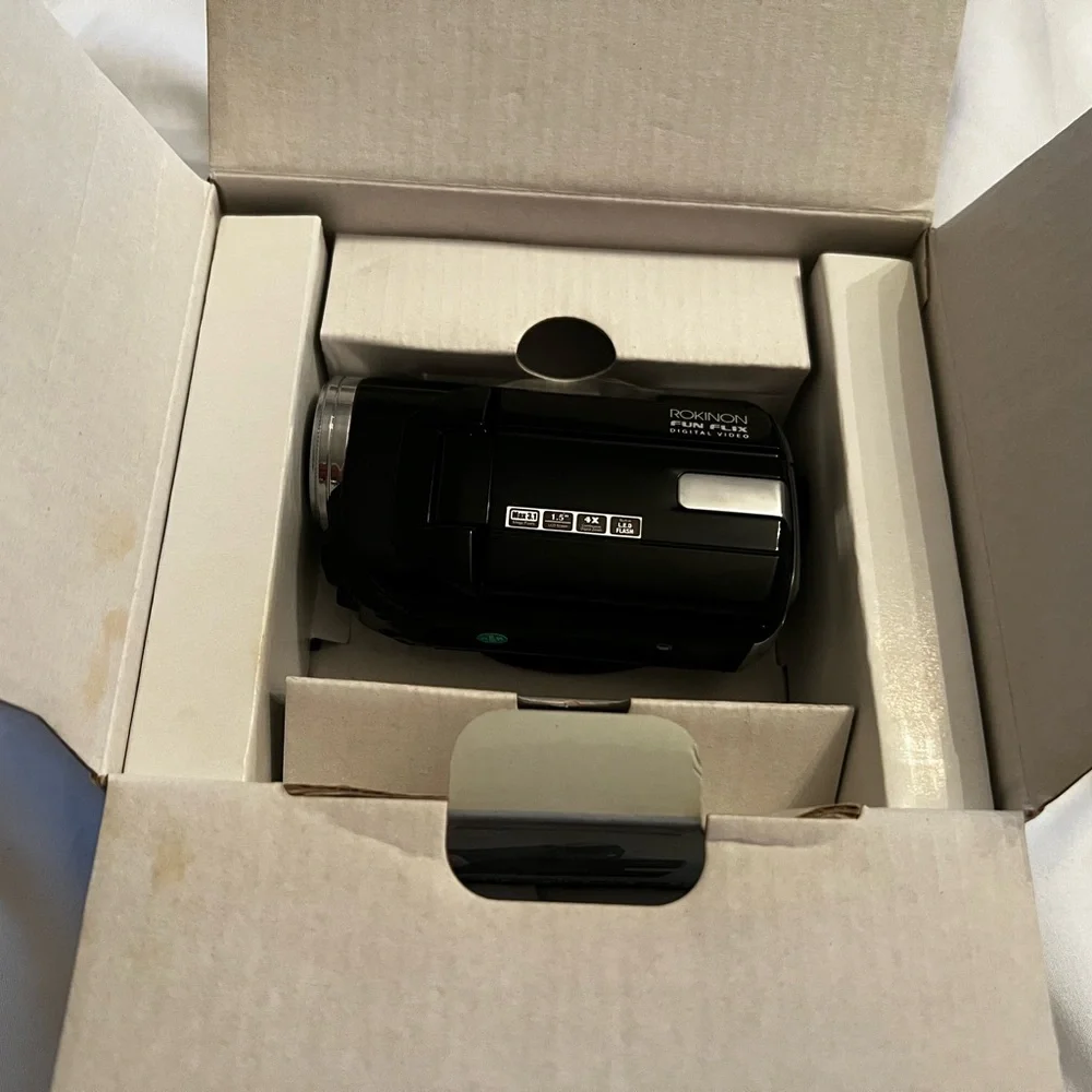 Rokinon Fun Flix Mini Camcorder video recorder 3.1mp 1.5” LCD SD/MMC USB black